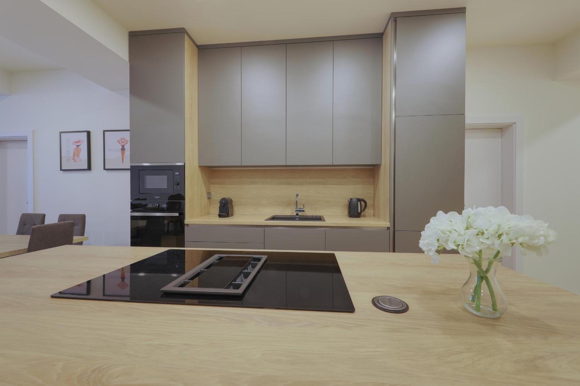 Shone Apartment Old Town 2 Bedroom Bratislava Luaran gambar