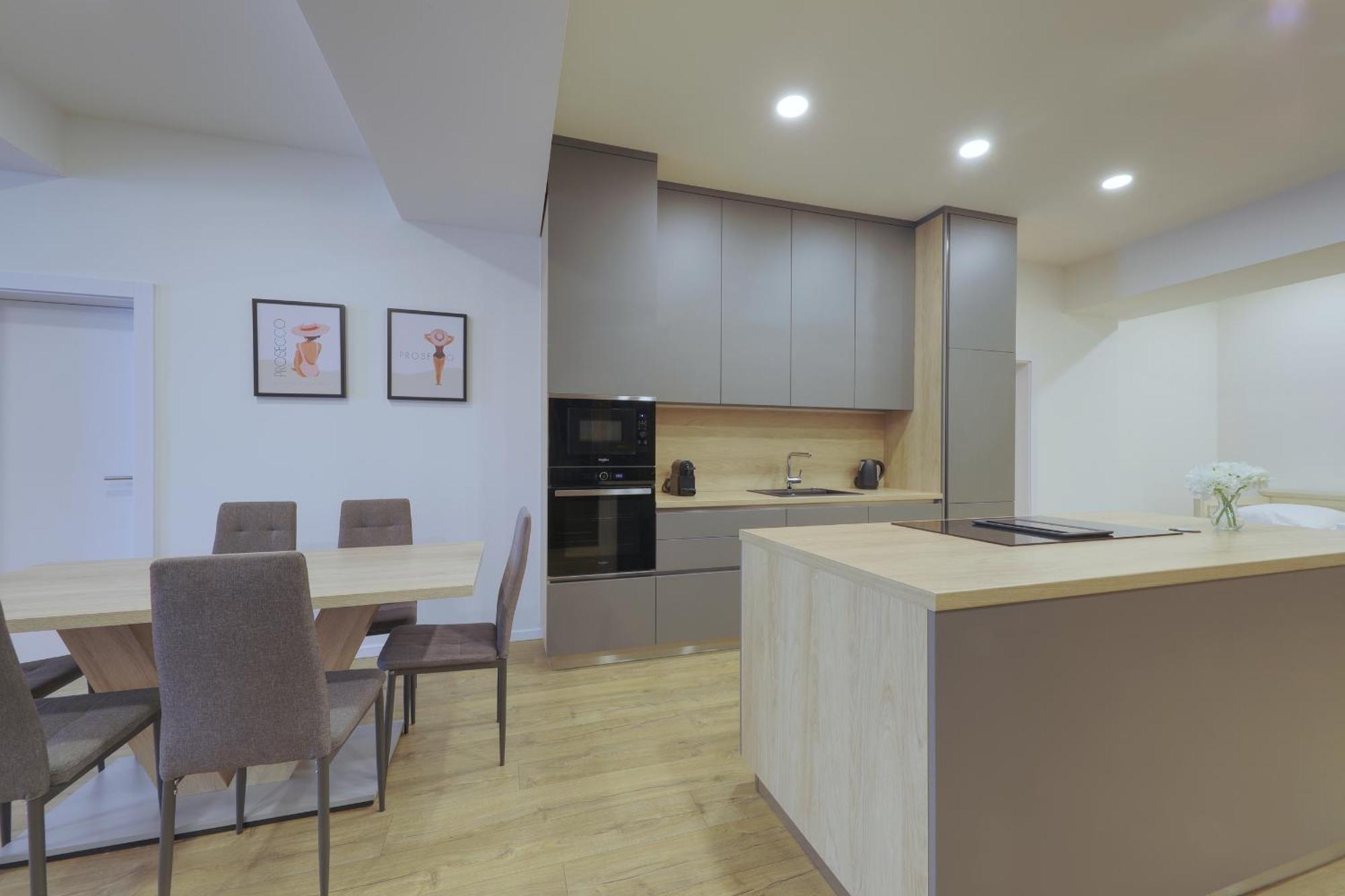 Shone Apartment Old Town 2 Bedroom Bratislava Luaran gambar